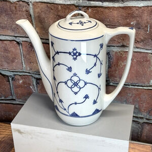 Vintage Jager Eisenberg GDR East Germany Tea Pot w Lid, Blue Flower/Line Design